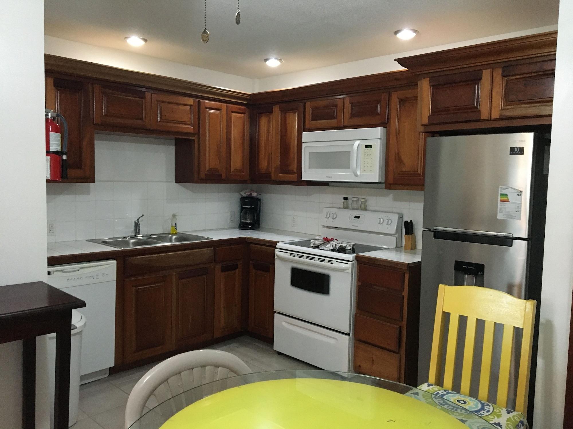 Best Western Grand Baymen Gardens San Pedro  Exterior photo