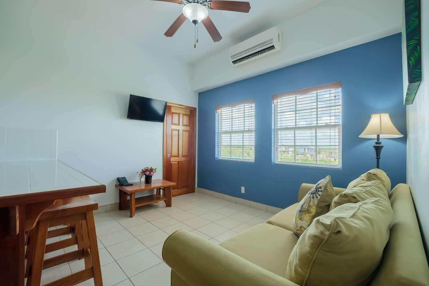 Best Western Grand Baymen Gardens San Pedro  Exterior photo